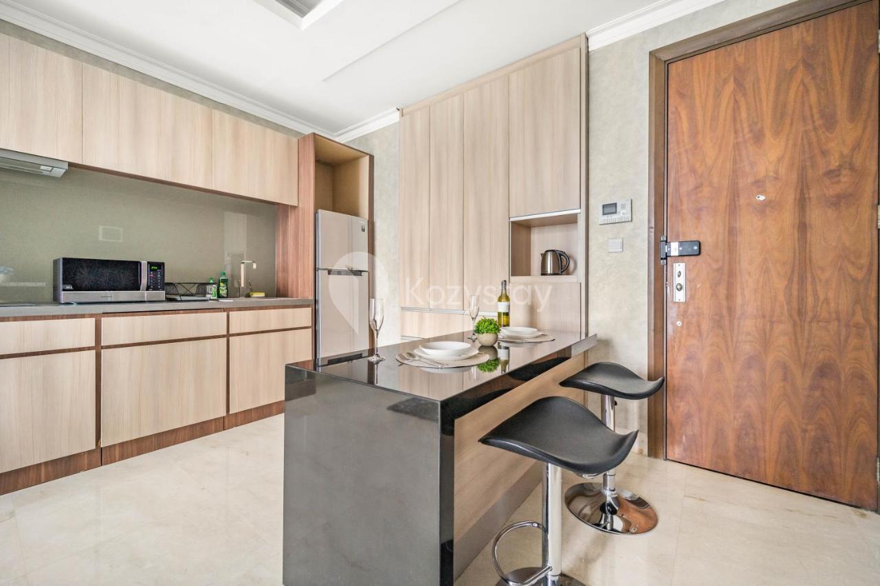 Hazel By Kozystay - Scbd Apartment